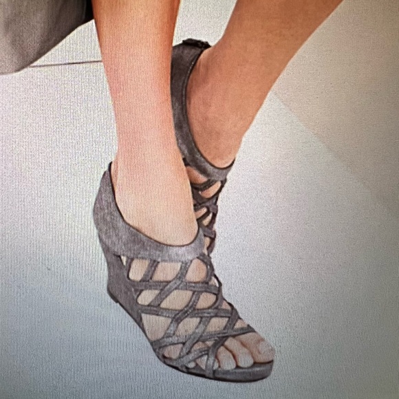 Eileen Fisher cage strappy leather wedge sandal, grey, 8.5 - Picture 9 of 9